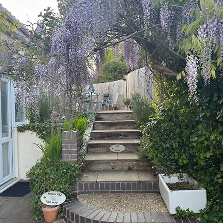 Rosemary House Brs Airport Accommodation Winford מראה חיצוני תמונה